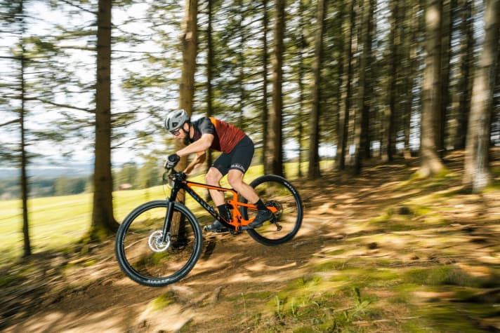 Bei sportlichen Racebikes führt kein Weg an 29 Zoll beim Laufradmaß vorbei. Leichte Laufräder drücken das Gewicht und sichern eine leichtfüßige Beschleunigung.