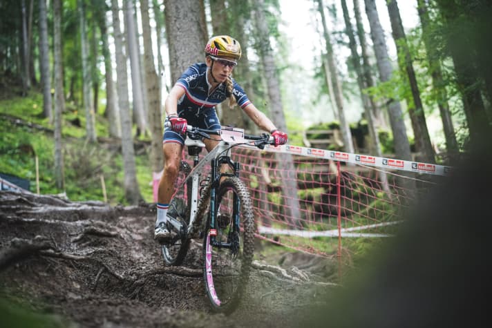   Die Französin Pauline Ferrand-Prevot sicherte sich 2020 auf dem neuen Kurs in Leogang das Regenbogentrikot im Cross Country.
