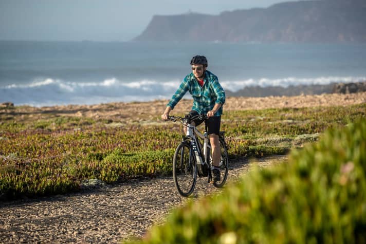 The domain of these e-bikes is the road, at best light unpaved paths. Their narrow tyres are not designed for off-road use.