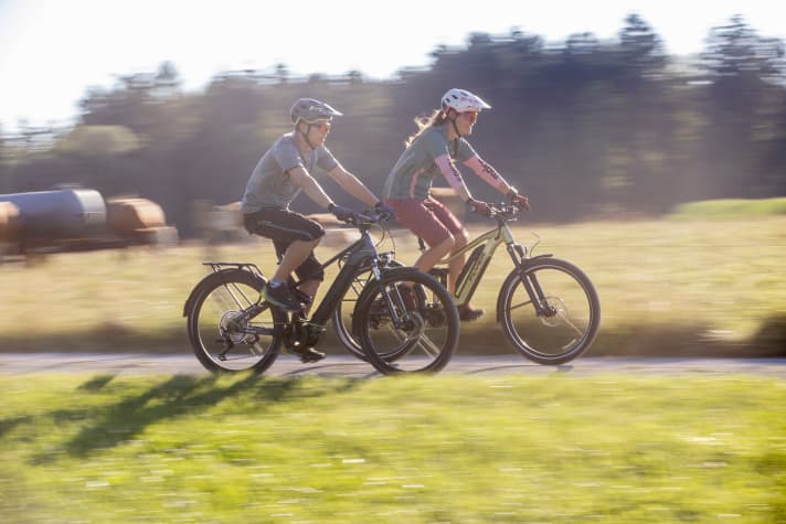 Auf den SUV-Bikes sitzt man sportlicher als auf den Trekkingbikes. Bei Bedarf lassen sie sich zum reinen Mountainbike umbauen.