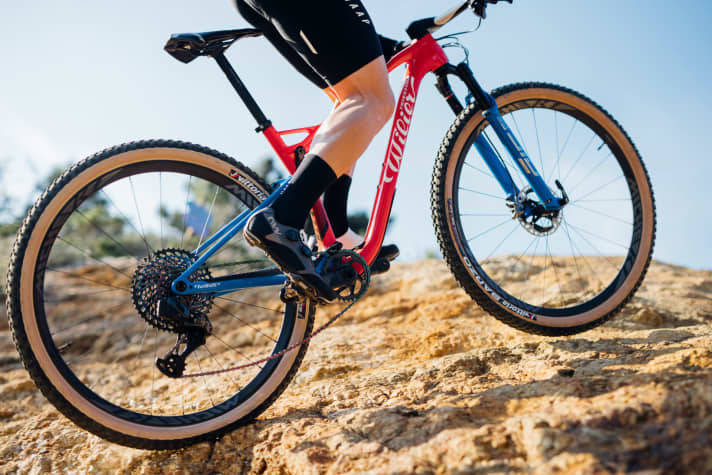   Fast and yet balanced: The Wilier Urta SLR is designed to cause a stir on demanding cross-country courses and marathon routes.