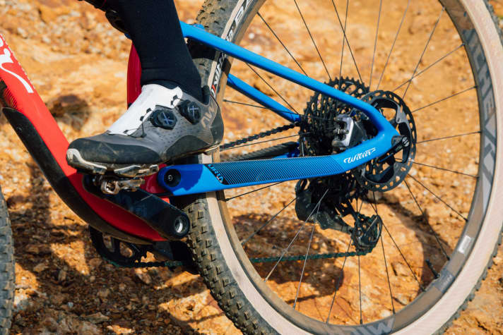   As with road bikes, the flat-mount brake mount on the Wilier Urta SLR sits on the chainstay. This is intended to give the rear triangle more balanced suspension characteristics.