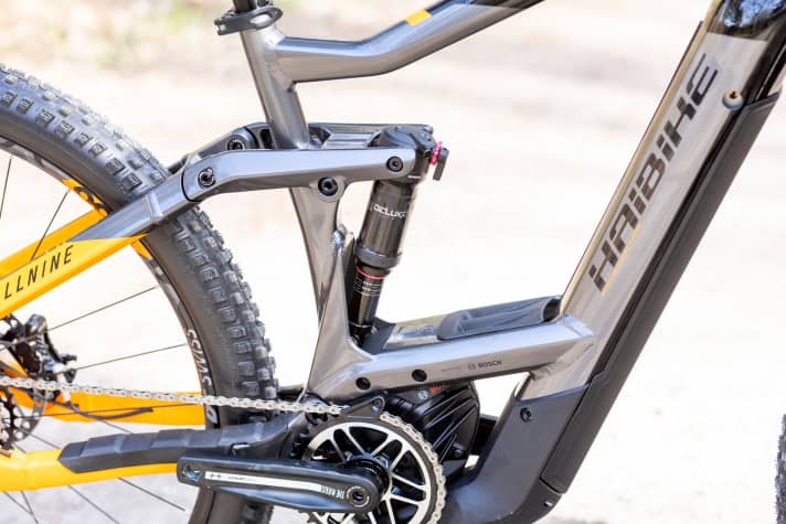   Air spring shocks have also proven themselves on e-mountainbikes. However, shock absorbers with steel springs are increasingly being used on e-bikes with long suspension travel.