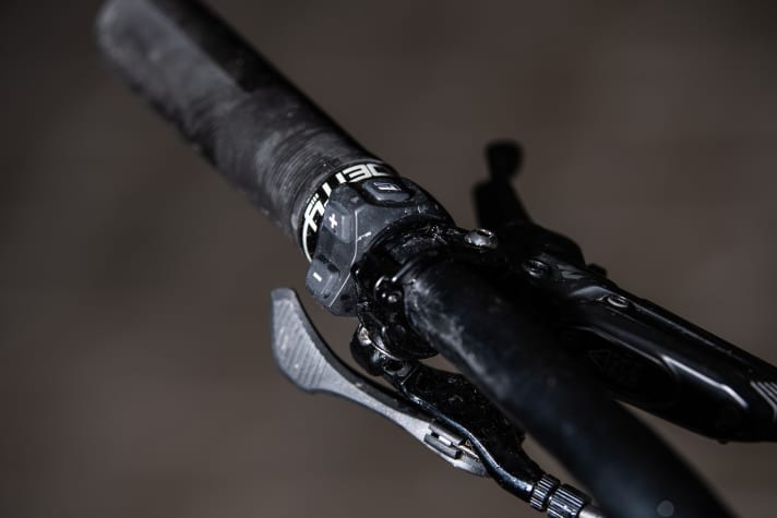   The control unit remains compact and ergonomic. The top button can be used to scroll through the side views of the display.