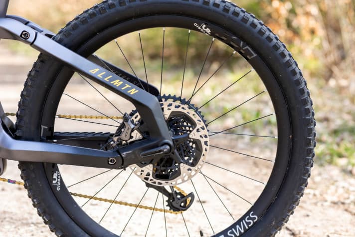 Der Wurfanker: Shimanos XTR-Bremse mit 203 Millimeter Scheibendurchmesser.