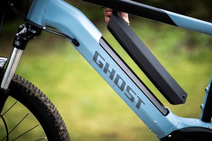   Some manufacturers protect the battery with an extra cover, with some batteries the cover is firmly attached to the battery.