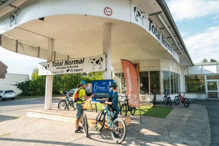   Verkehrsgünstig gelegen: Der Bikeshop in einer ehemaligen Tankstelle.