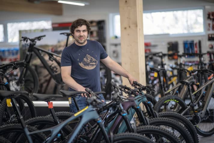   Top Enduro-Biker und Shop-Besitzer: Flo Nagele aus Bichlbach.