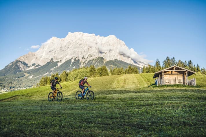   Wenig Höhenmeter, aber volles Panorama: Die Arena-Runde verbindet alle Talorte auf autofreien Nebenwegen. Auf ihr rollt man zu den Touren-Starts.