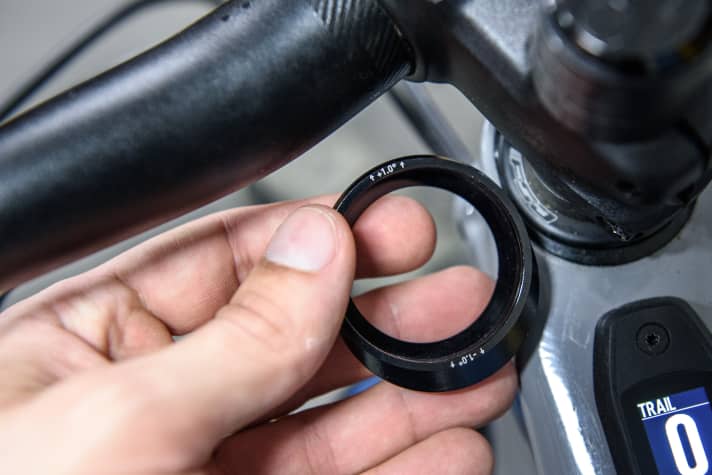   Another customisation option: A supplied bearing shell can be inserted into the head tube in two positions. This changes the steering and seat angle from the neutral position by plus or minus one degree.