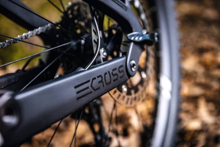   Braking power: Magura MT7 brakes with 220 millimetre disc diameter