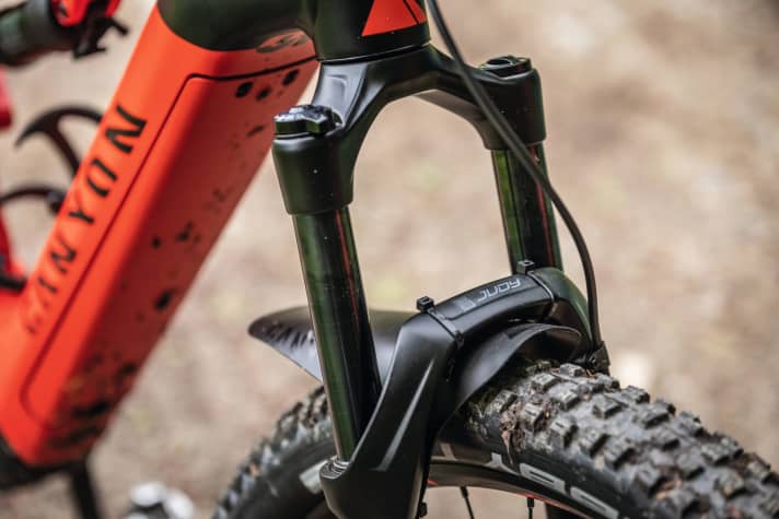   Although only the cheap version, you can also find decent Nobby Nic tyres on the Canyon. No comparison to poorly profiled tyres on very cheap bikes.