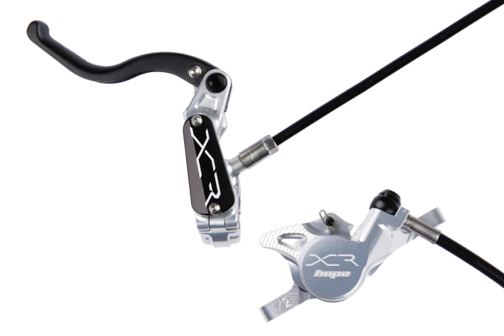   Both the carbon lever and the CNC parts of the new XCR brake are manufactured by Hope in England.