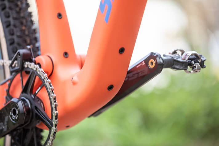   From frame size M, the Blur has a third bottle cage mount on the down tube.