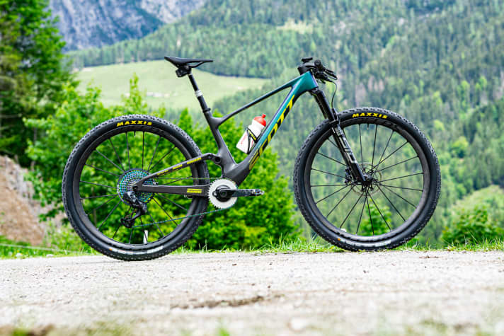   The facts about Nino Schurter's Scott Spark RC at a glance: 120 millimetres of travel, 10.59 kilos including pedals and wattmeter, telescopic seatpost, 2.4 Maxxis Aspen tyres with special casing.