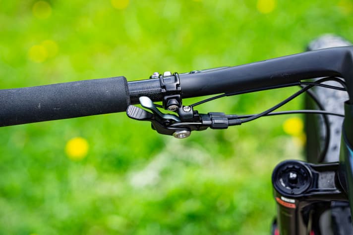   Schurter can do without the third lever on the Twinlock trigger. His telescopic stabiliser is controlled electronically.