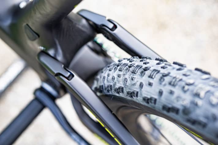  Dieses extrem flache Profil der 2,4er Maxxis-Aspen-Reifen gibt es nicht im Handel, sondern nur für ausgewählte Worldcup-Profis.