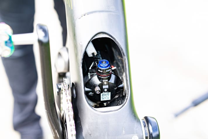   The Rockshox Nude shock is hidden in the seat tube. You can find out more about the technology of the new Scott Sparks <a href="https://www.bike-magazin.de/mtb_news/mtb_neuheiten/scott-spark-neu-2022" target="_blank" rel="noopener noreferrer nofollow">in this news article. </a>