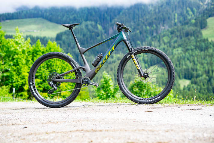   For the first time in history, the new Scott Spark RC has 120 millimetres of travel on the fork and rear as standard. Nino Schurter will also be competing in the World Cup with 120 millimetres of travel from now on.