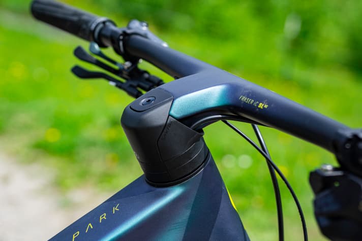   Plastic covers on the stem make the cockpit look extremely clean.