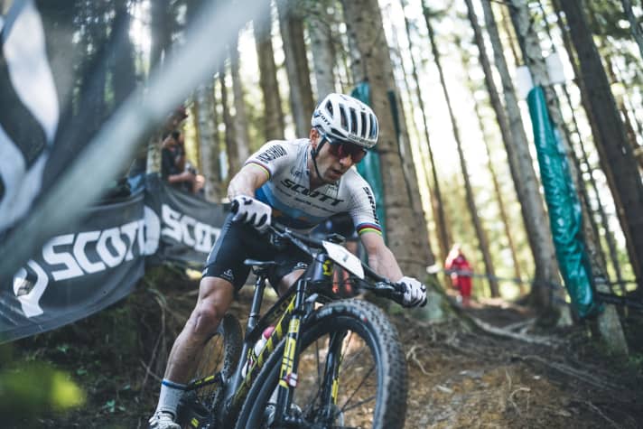   No perfect debut on the new bike at the <a href="https://www.bike-magazin.de/mtb_news/events_rennen/rennbericht-xc-worldcup-leogang-2021" target="_blank" rel="noopener noreferrer nofollow">Leogang World Cup</a>: After a botched short track race, Nino Schurter only managed tenth place in the XCO.