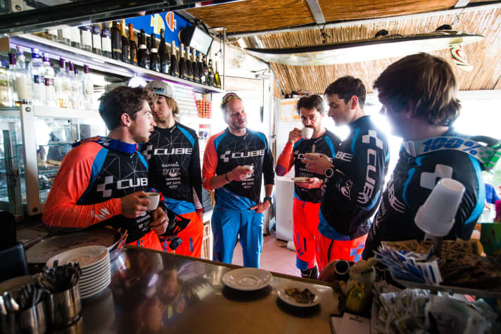   In 2016, riders such as Frenchman Nico Lau (left) and André Wagenknecht (3rd from right) were part of the Cube Action Team. Wagenknecht won <a href="https://www.bike-magazin.de/mtb_news/events_rennen/final-show-down-enduro-dm-2014-ludwigs-diaries-14" target="_blank" rel="noopener noreferrer nofollow">the first German enduro championship title</a> in 2014.