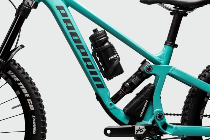 Practical: Propain equips the Yuma with a small frame bag. A water bottle also fits into the frame triangle.