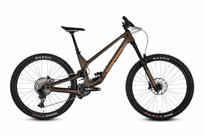   The Range C2 comes with a Rockshox ZEB Ultimate fork and a solid Sram GX groupset from Sram. Cost: 7499 euros.
