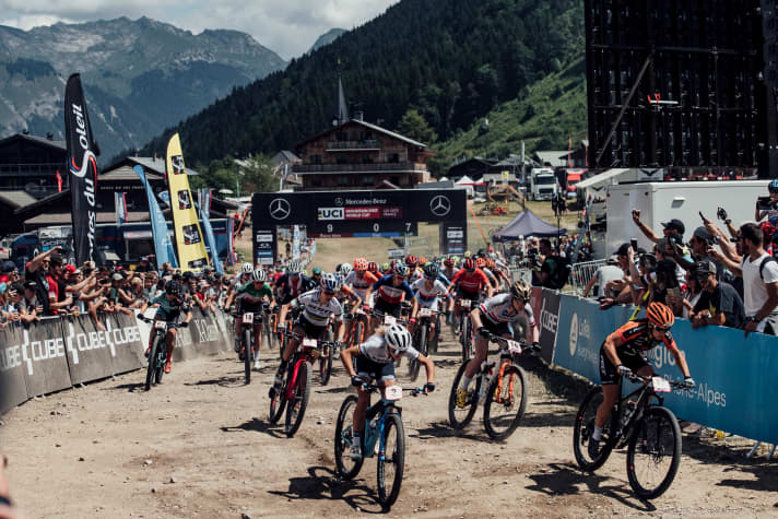   The women's cross-country race in Les Gets starts on Sunday, 4 July at 12:00 noon.