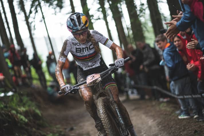  Put Lecomte under pressure at the start, but then crashed herself in a slippery meadow descent: world champion Pauline Ferrand-Prévot.
