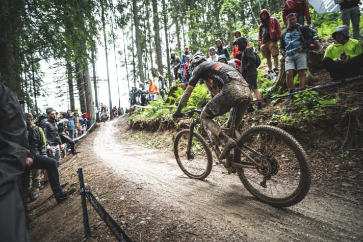   Covered in a brown crust of mud: the jersey of German champion Manuel Fumic, who only managed 49th place in the end.