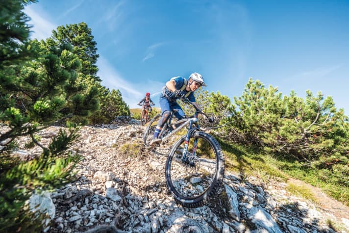 Something for everyone: The enduro bikes around 4000 euros could hardly be more different. We clarify which bike is right for you. Page 34