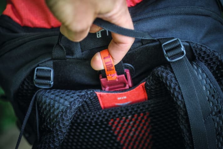 The length adjustment system is easy to use and guarantees that the large-volume rucksack can always be positioned neatly on the hips.