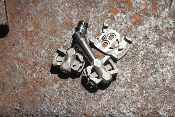 <a href="https://www.bike-magazin.de/mtb_news/teile_zubehoer/myti-3d-gedruckte-titan-pedale" target="_blank" rel="noopener noreferrer nofollow">Titanium pedals from the 3D printer</a>, that sounds really crazy. We have already ridden what are probably the lightest clickies and numerous other new parts. Page 80