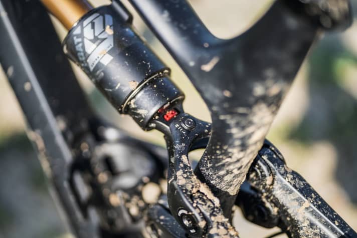   YT Capra 29 Core 4: The flip chip on the rear shock mount allows a steering angle adjustment of 0.5 degrees.