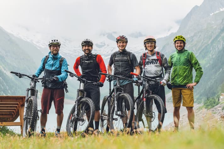 Wir wollten wissen: Welches ist das beste Touren-Bike? Unser Team hat es auf einer knallharten Tour in den Bergen herausgefunden. Seite 26