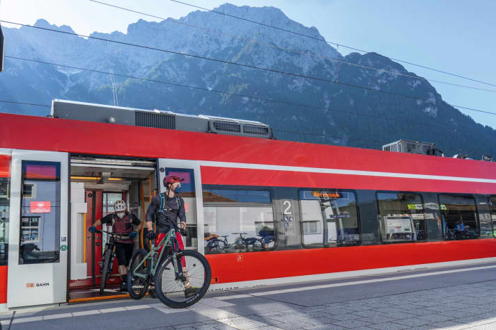   Take public transport to the mountains Leave the car behind and take the train to the bike tour instead - sounds relaxed. But it requires good planning