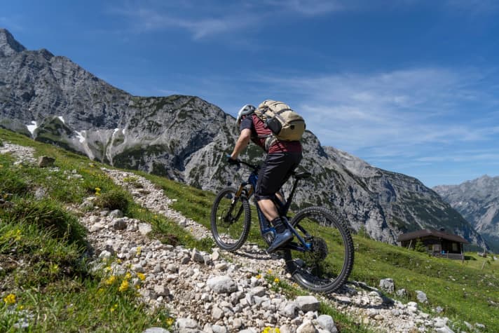   Das neue Sight klettert willig und gut kontrollierbar. Die langen Kettenstreben fordern allerdings auf verwinkelten und flachen Trails ihren Tribut.
