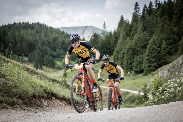   Manuel Pliem und David Schöggl aus Österreich ergatterten sich bereits auf der ersten Etappe das Leader-Trikot. Davon beflügelt schwebten die beiden sieben Tagen lang in Gelb dem Gesamtsieg entgegen.