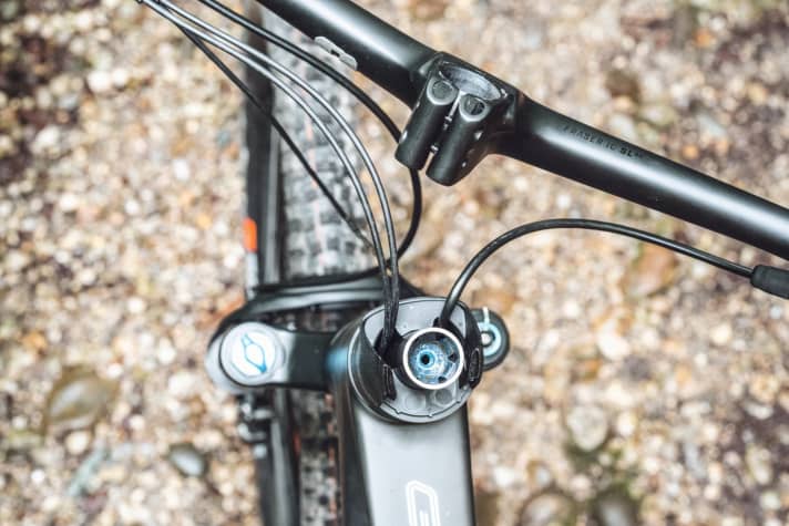   Scott Spark 900 Tuned: Durch eine 180-Grad-Drehung der Steuersatzschalen ändert sich der Lenkwinkel um knapp 0,6 Grad.