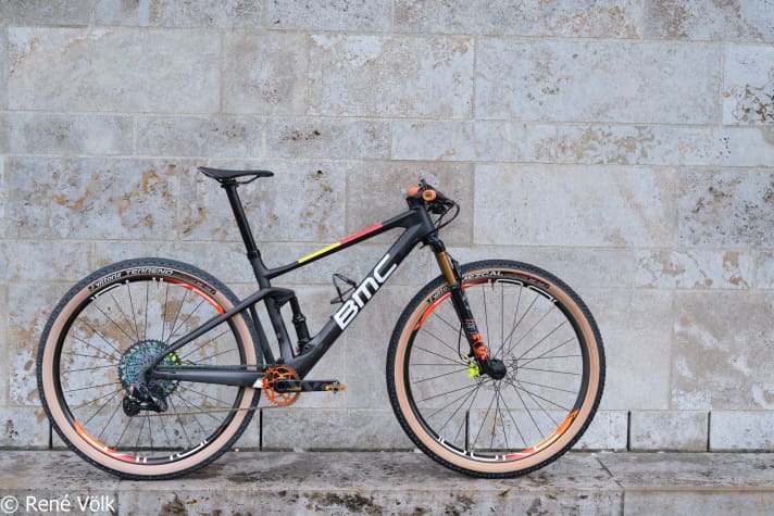   Elegant and stylish: Elisabeth Brandau gets a new BMC Fourstroke in black, red and gold for the Olympics.