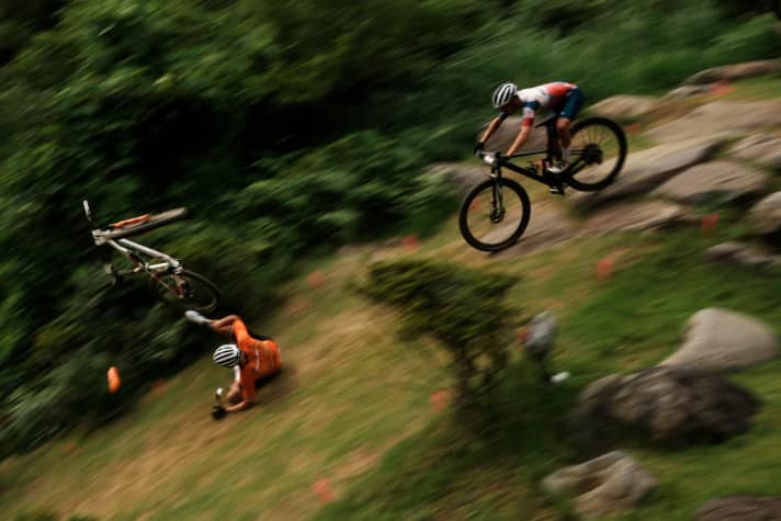   Der Sturz in der ersten Runde, der Mathieu van der Poel den Olympia-Traum zerstörte.