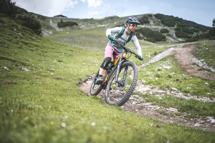 Das Merida eOne-Sixty musste sich bei uns im Test beweisen. Ob das Bike auch kleinen und leichten Fahrerinnen gerecht wird? Sie lesen es in <a href="https://www.bike-magazin.de/emtb/heft/info-vorschau-emtb-4-2021" target="_blank" rel="noopener noreferrer nofollow">EMTB 4/2021.</a>