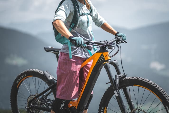 The standover height is still too often seen as a knock-out criterion. However, it does not play a decisive role, especially for experienced drivers.