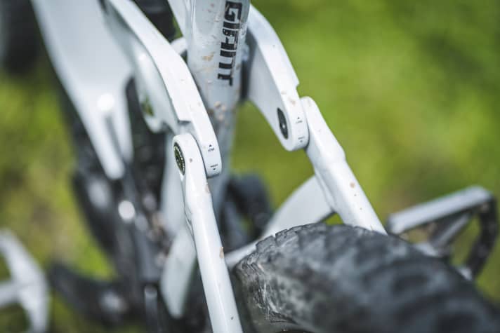   A flip chip in the seat stays allows the angle to be adjusted. Even in the high/steep position, the steering angle can be described as flat.