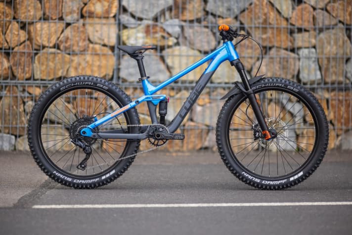 <a href="https://www.awin1.com/cread.php?awinmid=13793&awinaffid=471469&clickref=B+Cube+Stereo+240+One&ued=https%3A%2F%2Fwww.liquid-life.de%2Fcube-stereo-240-one-actionteam-24.html" target="_blank" rel="noopener noreferrer nofollow">The 24-inch children's Stereo with Manitou suspension was already available in 2021, but the One version for 1749 euros is new for 2022</a> *.