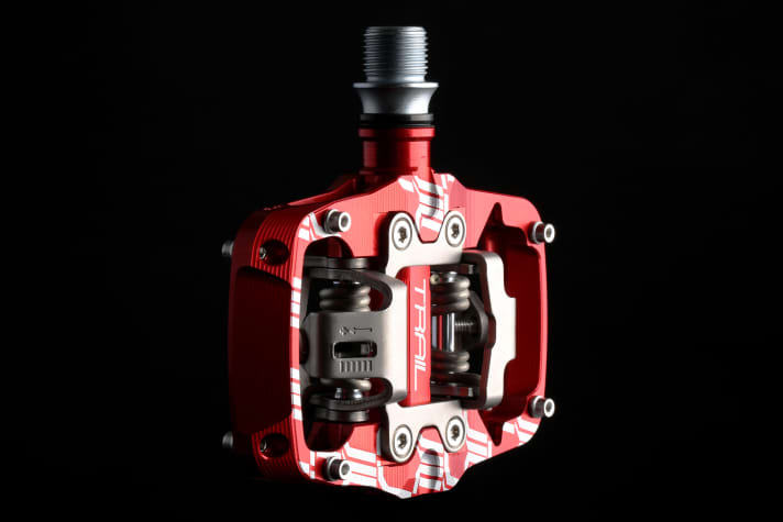   All three Hope pedals are equipped with the same click mechanism. The Union Trail pedals come with a medium-sized cage.