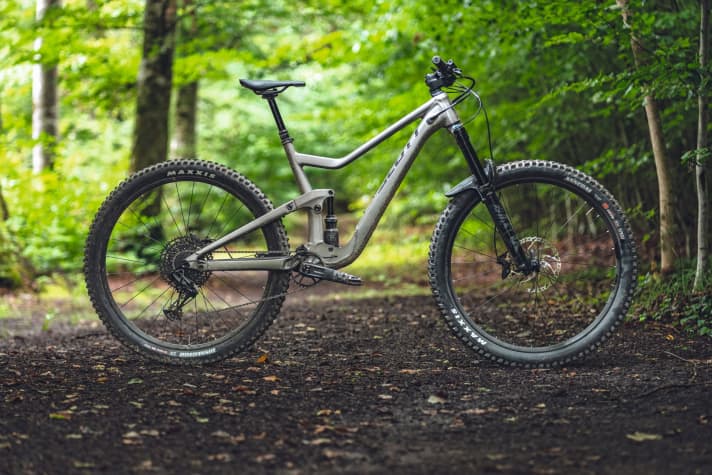   Scott Ransom 920: Das Enduro-Bike kostete bei unserem Test in BIKE 10/21 noch 3999 Euro. Für 2022 verlangt Scott für das identisch ausgestattete Rad 4499 Euro.