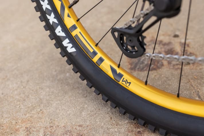   Newmen builds the golden rims in the Evolution SL A.30 wheelset exclusively for Cube.