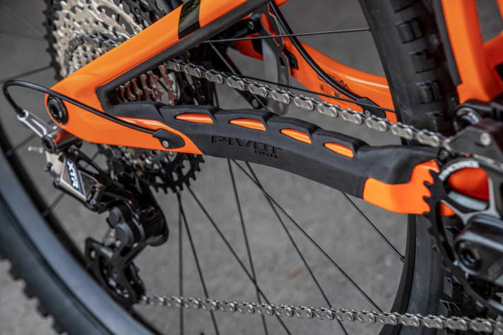   The protection on the chainstay and seatstay should also ensure peace of mind in rough sections.